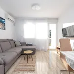 2 Bedroom Stunning In Апартаменти Задар