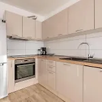 Апартаменти 2 Bedroom Stunning In *