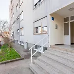 Апартаменти 2 Bedroom Stunning In Задар