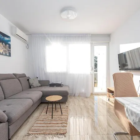 2 Bedroom Stunning In Apartamento Zadar