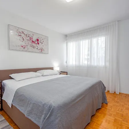 Apartamento 2 Bedroom Stunning In *