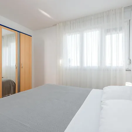 Апартаменти 2 Bedroom Stunning In