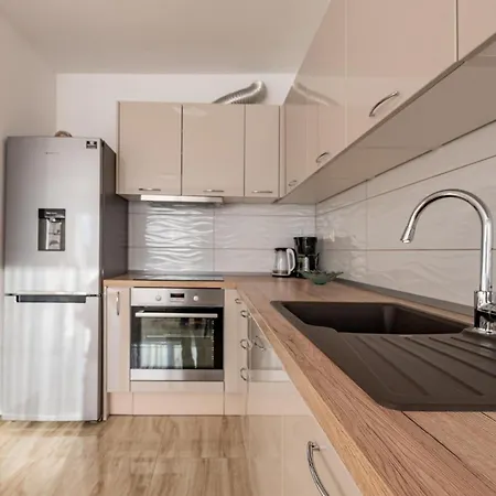 2 Bedroom Stunning In Apartamento *